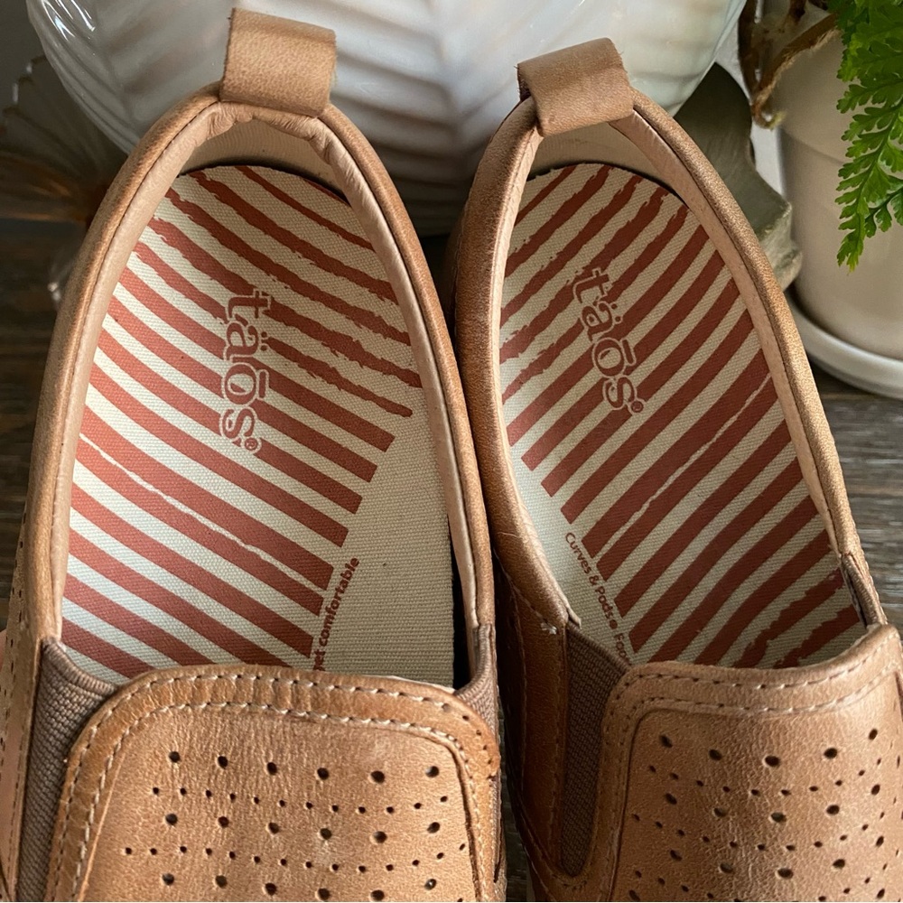 Taos Court Loafers Slip On Shoes
perforated Womens 7.5 Caramel Tan Brown - Picture 10 of 11